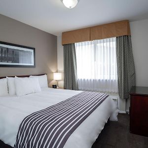 2 Bedroom Suite 1 King 1 Queen Sofa Bed Kitchen
